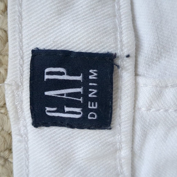 Gap true Skinny Jean white distressed knees, size 25 - Picture 4 of 4